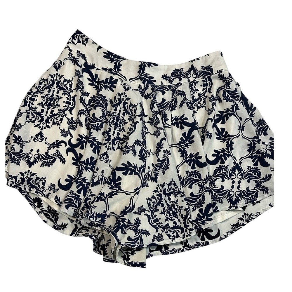 a'gaci White and Navy Floral Damask Skort